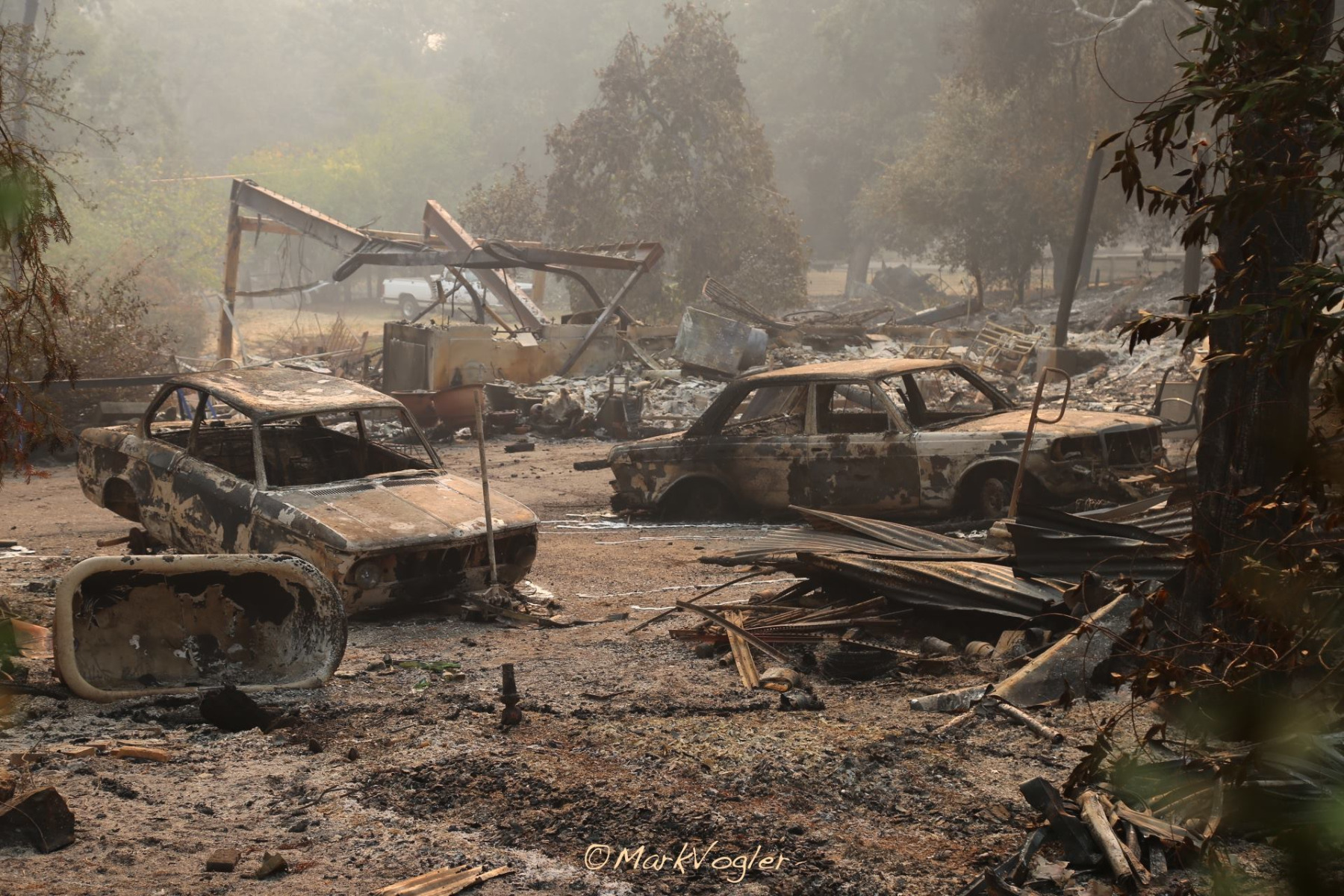 photo of burned home and cars in sonoma county by mark vogler